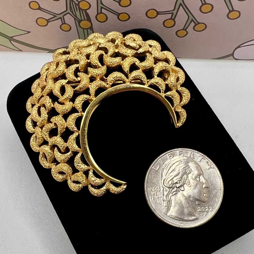 Crown Trifari Textured Crescent Brooch - Picture 3 of 5